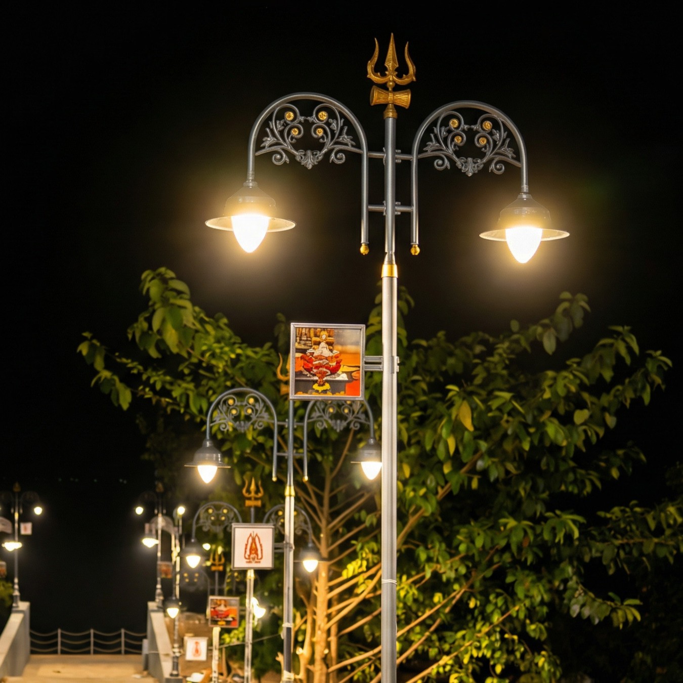 Decorative street lighting for Heritage Zone Lighting — design ideas and specifications